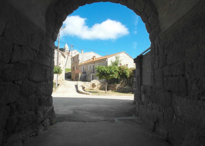 Voûte village Altagène